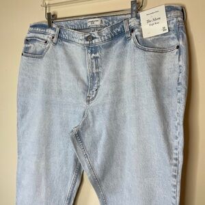 Abercrombie & Fitch The Mom High Rise Chewed Hem Light Wash Jeans Size 35/20R
